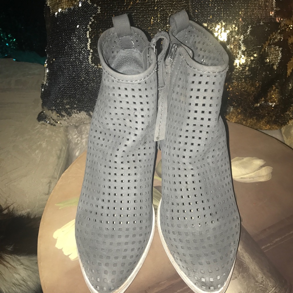 DOLCE VITA Grey Leather Booties size 9.5 - worn once